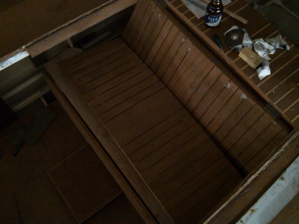 IMG00156-20100903-0405.jpg (533.58 KiB) Viewed 535701 times The hatches are here retracted creating the bench for the back.