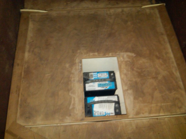 IMG00145-20100901-0430.jpg (643.91 KiB) Viewed 535701 times The original place for the batteries was used. However, we use two batteries and place on a wooden plate. The cover shall have non visible hinges.