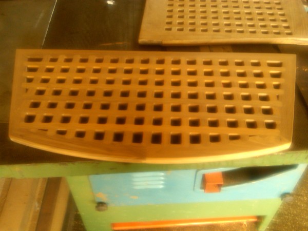 IMG00308-20101121-1146.jpg (479.82 KiB) Viewed 357599 times The one at the back does not belong to my boat...