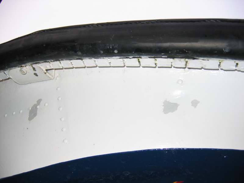 Protective rubber lining on the brims